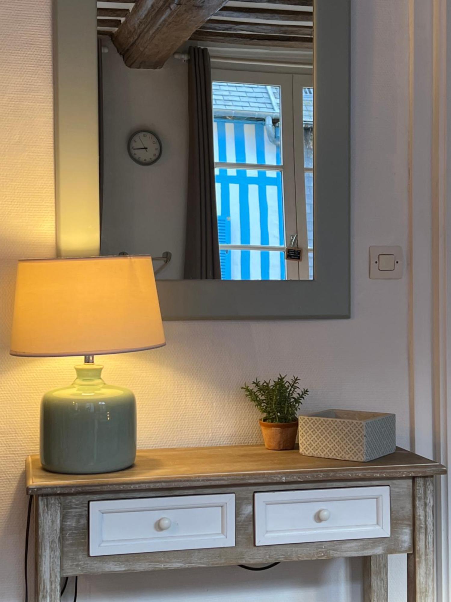 Une Pause Chez Julien, Appartement Lumineux Et Idealement Situe! オンフルール エクステリア 写真